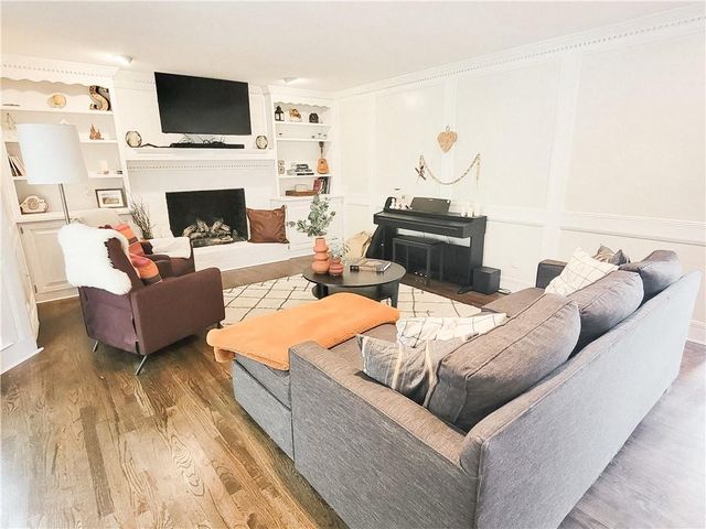 8595 Woodledge Lane, Roswell, GA 30076