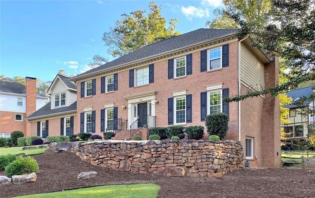 8595 Woodledge Lane, Roswell, GA 30076