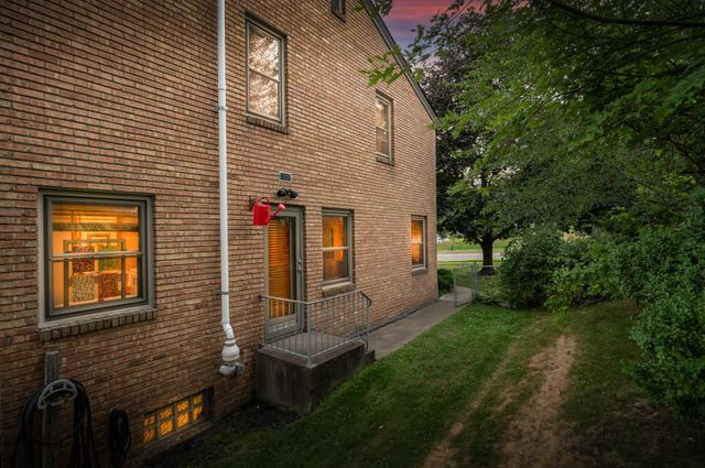 444 Lexington Parkway S 2, Saint Paul, MN 55105