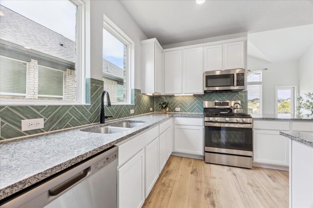 684 Sugar Cane RD, Buda, TX 78610