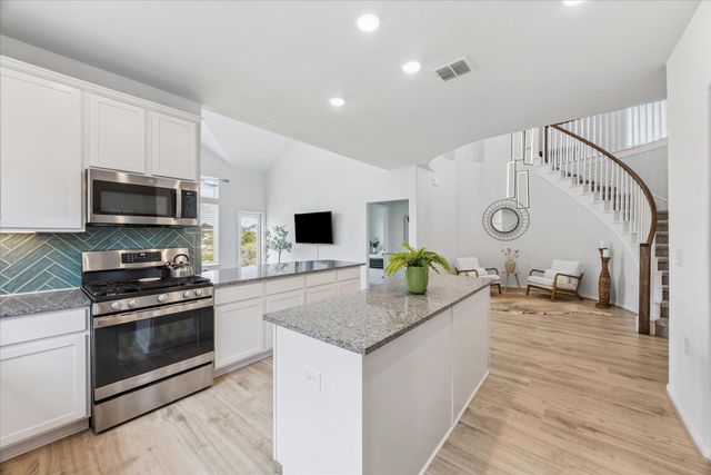 684 Sugar Cane RD, Buda, TX 78610