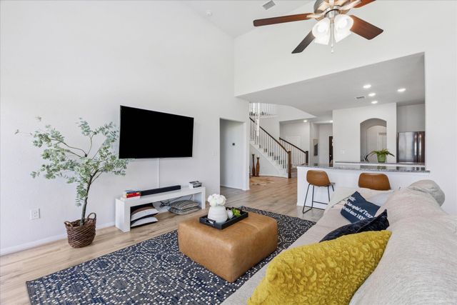 684 Sugar Cane RD, Buda, TX 78610