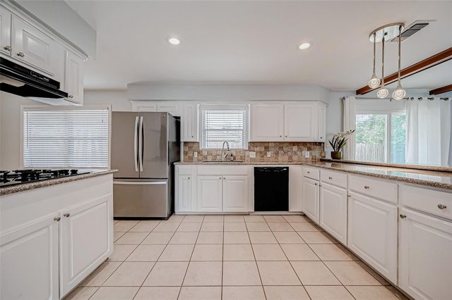 8002 Richmond Avenue, Houston, TX 77063