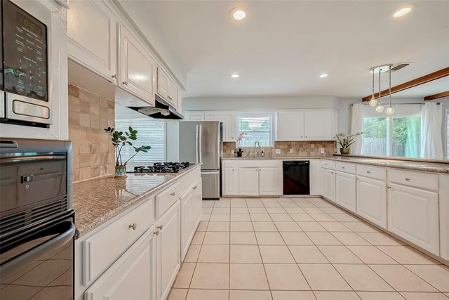 8002 Richmond Avenue, Houston, TX 77063