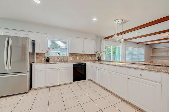 8002 Richmond Avenue, Houston, TX 77063