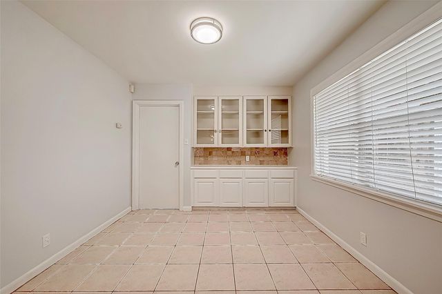 8002 Richmond Avenue, Houston, TX 77063