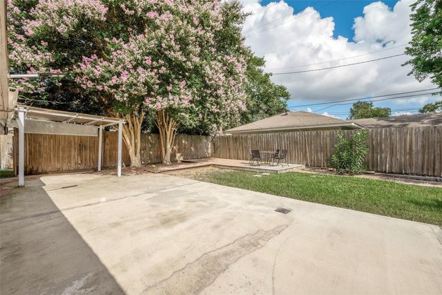 8002 Richmond Avenue, Houston, TX 77063
