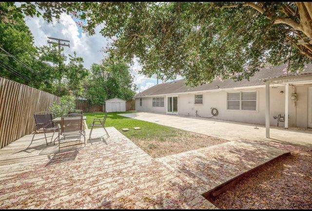 8002 Richmond Avenue, Houston, TX 77063