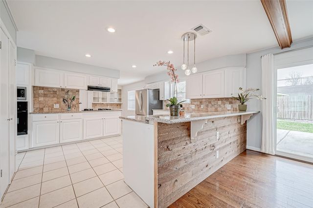 8002 Richmond Avenue, Houston, TX 77063