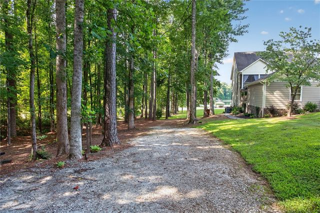 113 Panda Parkway, Tamassee, SC 29686