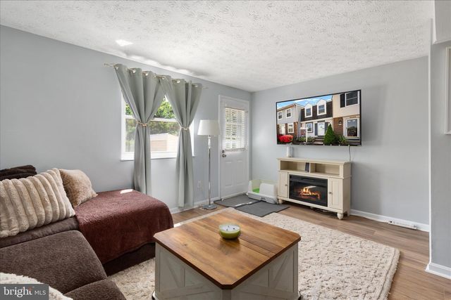 8307 CRESTMONT CIR, Springfield, VA 22153