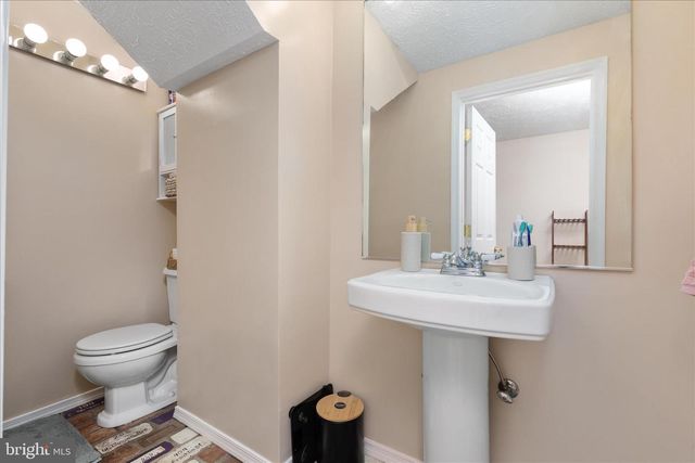 8307 CRESTMONT CIR, Springfield, VA 22153