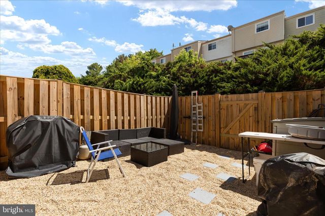 8307 CRESTMONT CIR, Springfield, VA 22153
