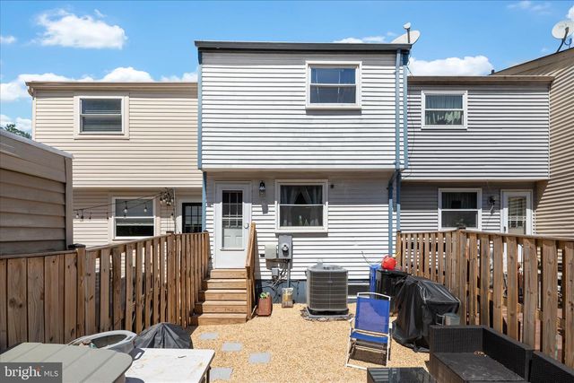 8307 CRESTMONT CIR, Springfield, VA 22153