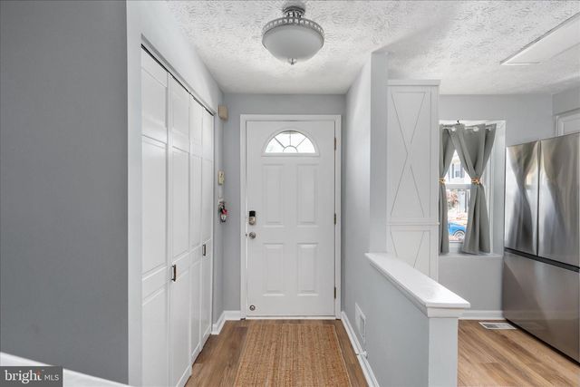 8307 CRESTMONT CIR, Springfield, VA 22153