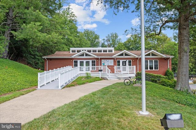 8307 CRESTMONT CIR, Springfield, VA 22153