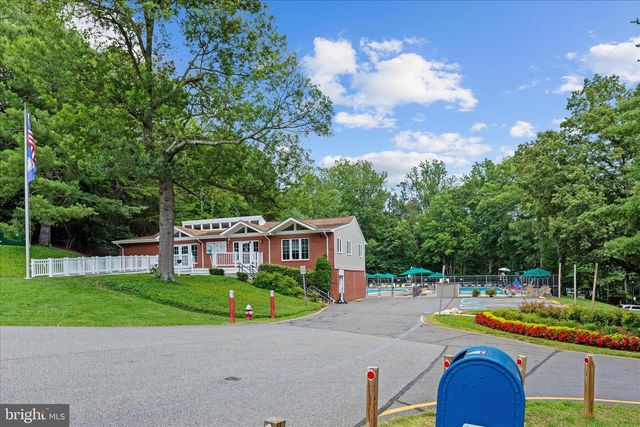 8307 CRESTMONT CIR, Springfield, VA 22153