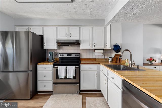 8307 CRESTMONT CIR, Springfield, VA 22153