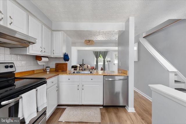 8307 CRESTMONT CIR, Springfield, VA 22153