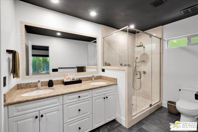 3190 E Loma Vista Circle, Palm Springs, CA 92264
