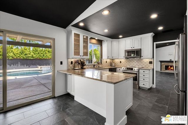3190 E Loma Vista Circle, Palm Springs, CA 92264