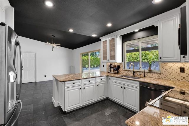 3190 E Loma Vista Circle, Palm Springs, CA 92264