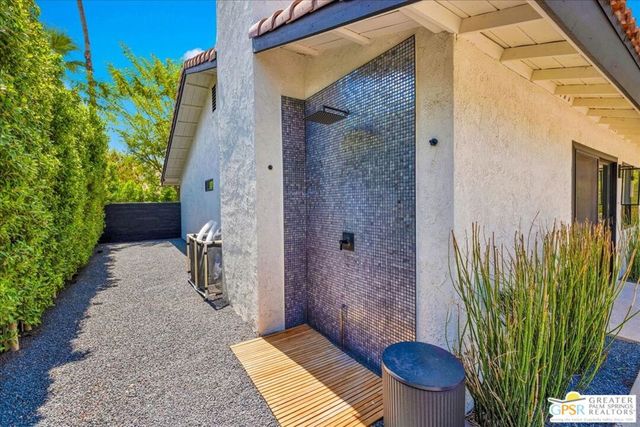 3190 E Loma Vista Circle, Palm Springs, CA 92264