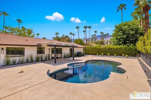 3190 E Loma Vista Circle, Palm Springs, CA 92264