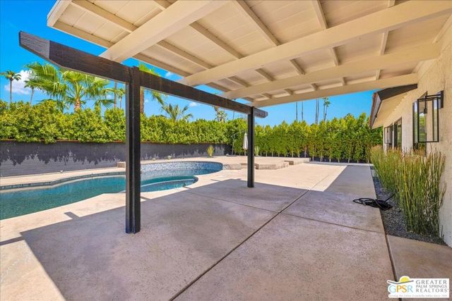 3190 E Loma Vista Circle, Palm Springs, CA 92264