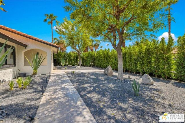 3190 E Loma Vista Circle, Palm Springs, CA 92264