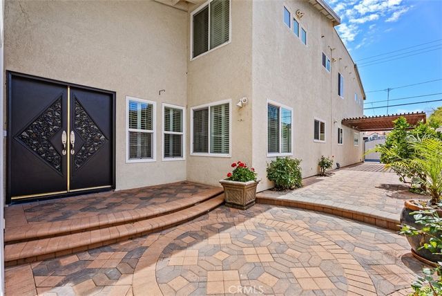 320 7th, Huntington Beach, CA 92648
