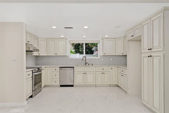 320 7th, Huntington Beach, CA 92648