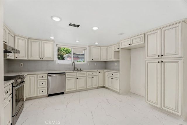 320 7th, Huntington Beach, CA 92648