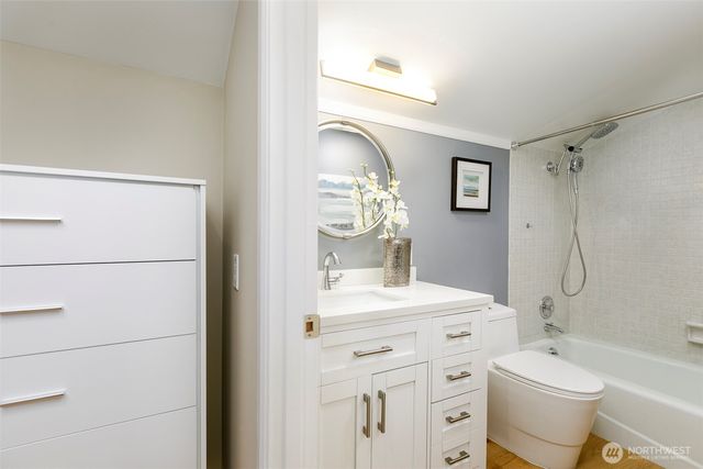 6001 60th Avenue NE, Seattle, WA 98115