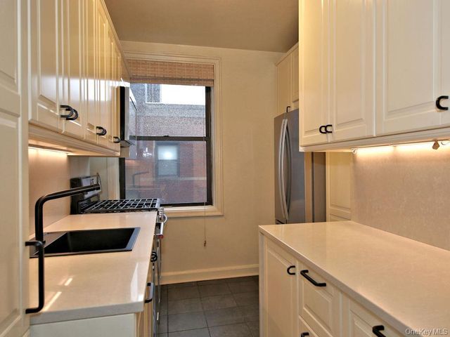 426D Larchmont Acres W 6D, Larchmont, NY 10538