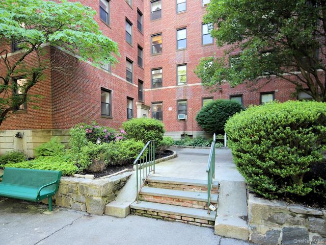 426D Larchmont Acres W 6D, Larchmont, NY 10538
