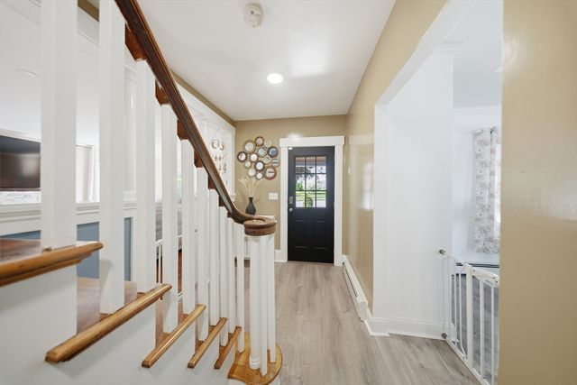 131 Pearl St, Gardner, MA 01440