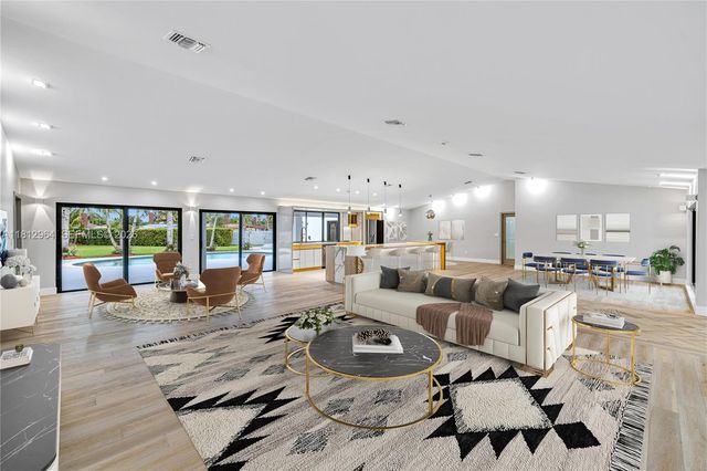 10600 SW 140th St, Miami, FL 33176