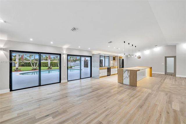 10600 SW 140th St, Miami, FL 33176