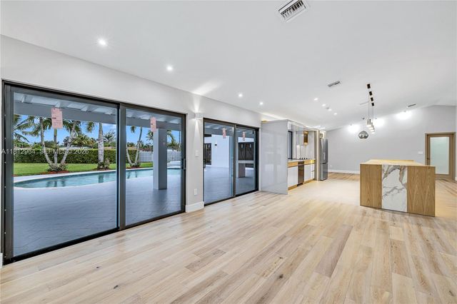 10600 SW 140th St, Miami, FL 33176