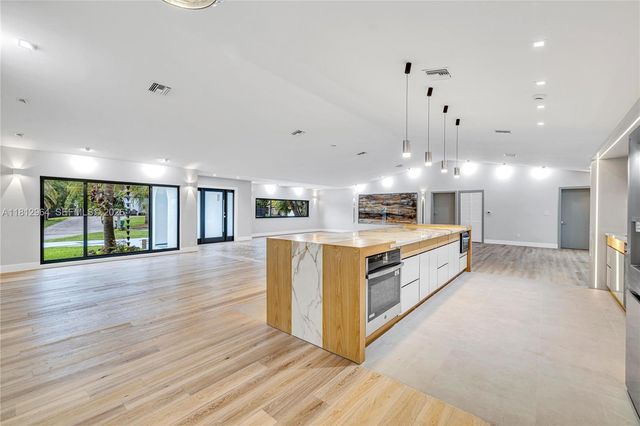 10600 SW 140th St, Miami, FL 33176