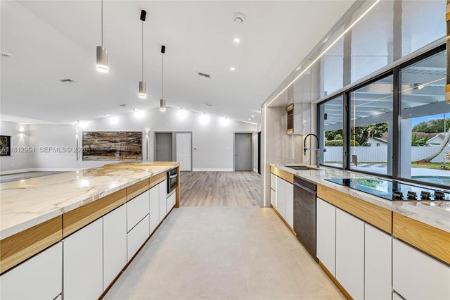 10600 SW 140th St, Miami, FL 33176