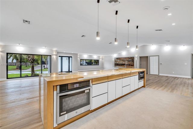 10600 SW 140th St, Miami, FL 33176