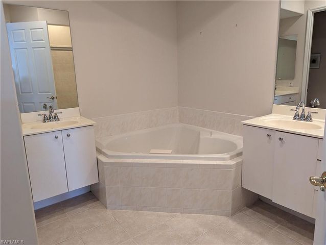 3280 Hamlet DR 4, Naples, FL 34105