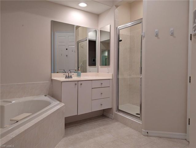 3280 Hamlet DR 4, Naples, FL 34105