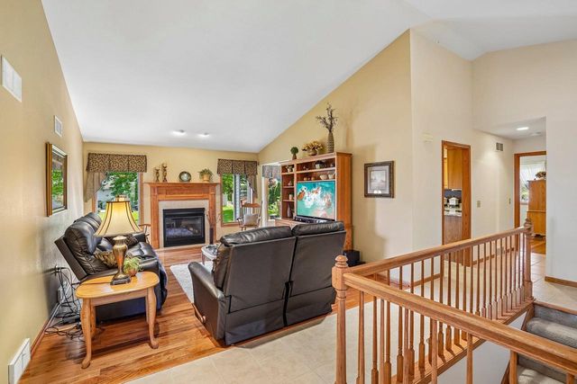 1004 Ganser Drive, Waunakee, WI 53597