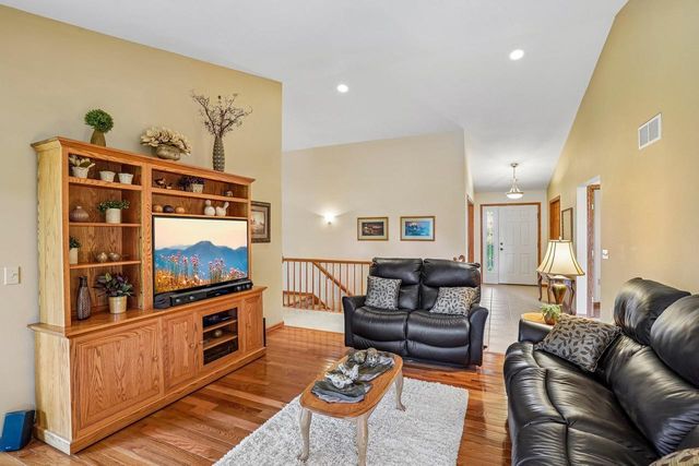 1004 Ganser Drive, Waunakee, WI 53597