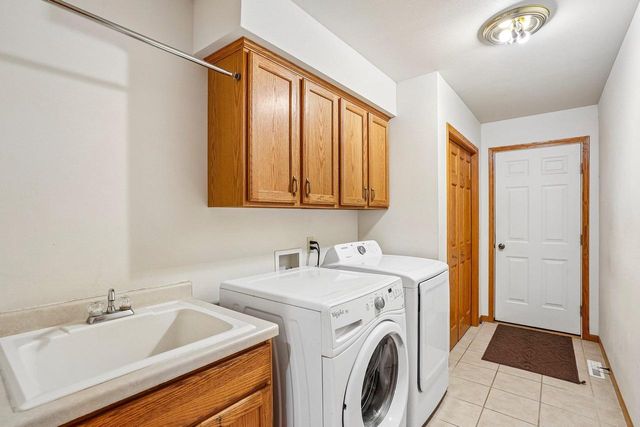 1004 Ganser Drive, Waunakee, WI 53597