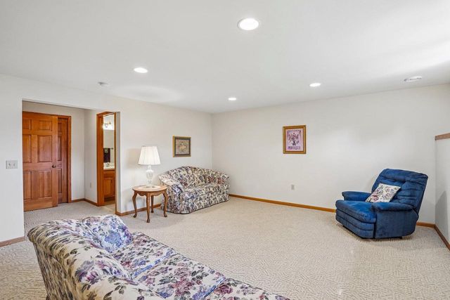 1004 Ganser Drive, Waunakee, WI 53597
