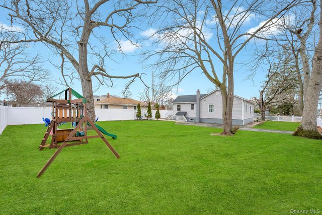 220 Woodycrest Drive, Holtsville, NY 11742